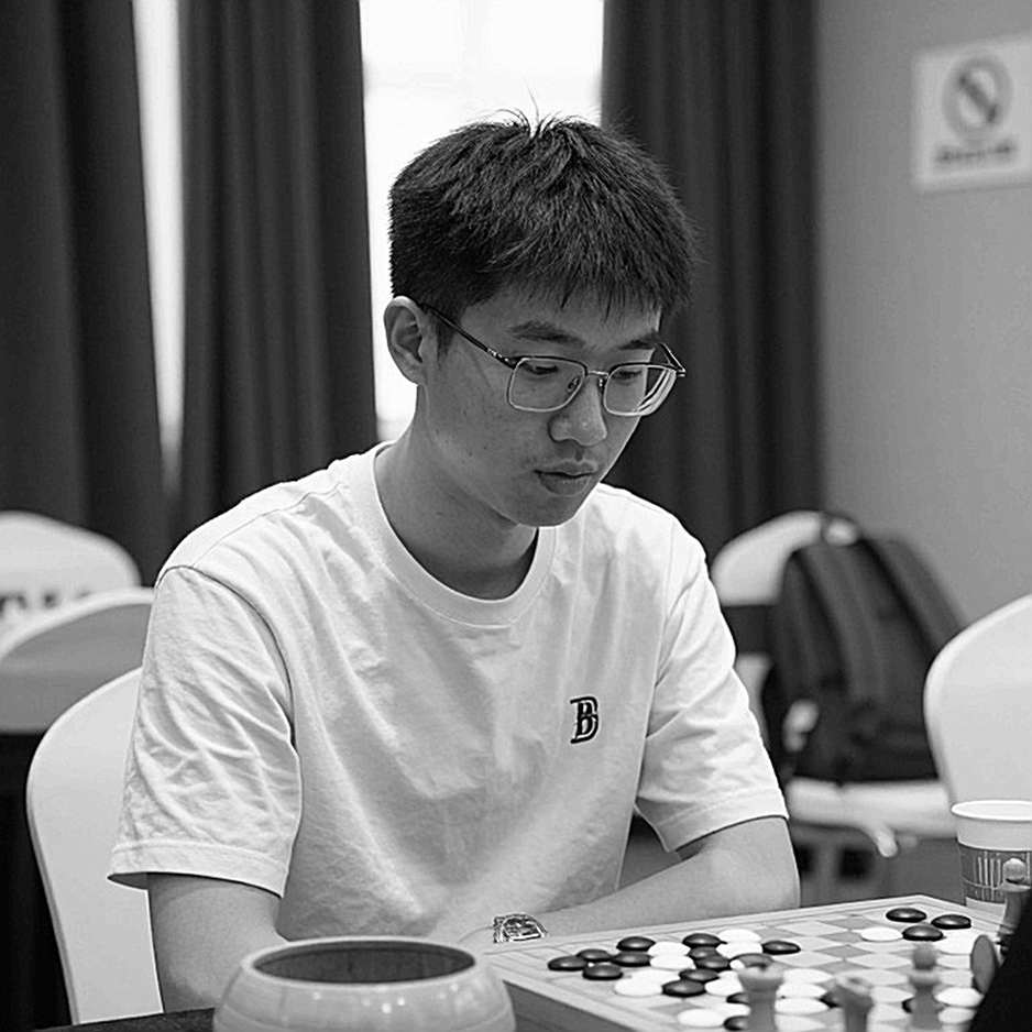 Firouzja hạ Carlsen sau 49 nước ở Bengaluru: khi đồng hồ viết nên bảng xếp hạng GCL 2026