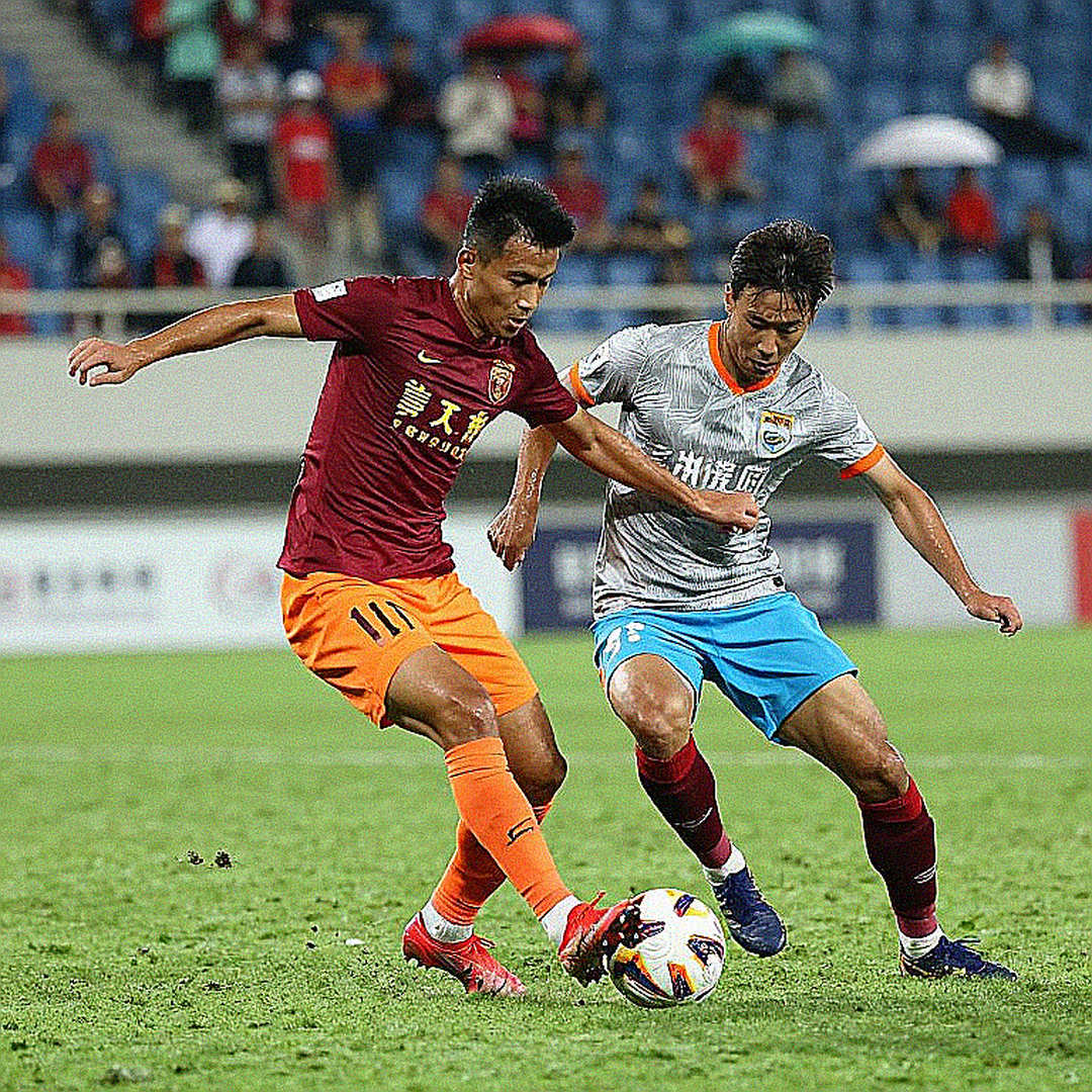 Bên trong chợ chuyển nhượng V.League: Hợp đồng bóng ma và những cuộc gọi lúc hai giờ sáng Bên trong chợ chuyển nhượng V.League: Hợp đồng bóng ma và những cuộc gọi lúc hai giờ sáng