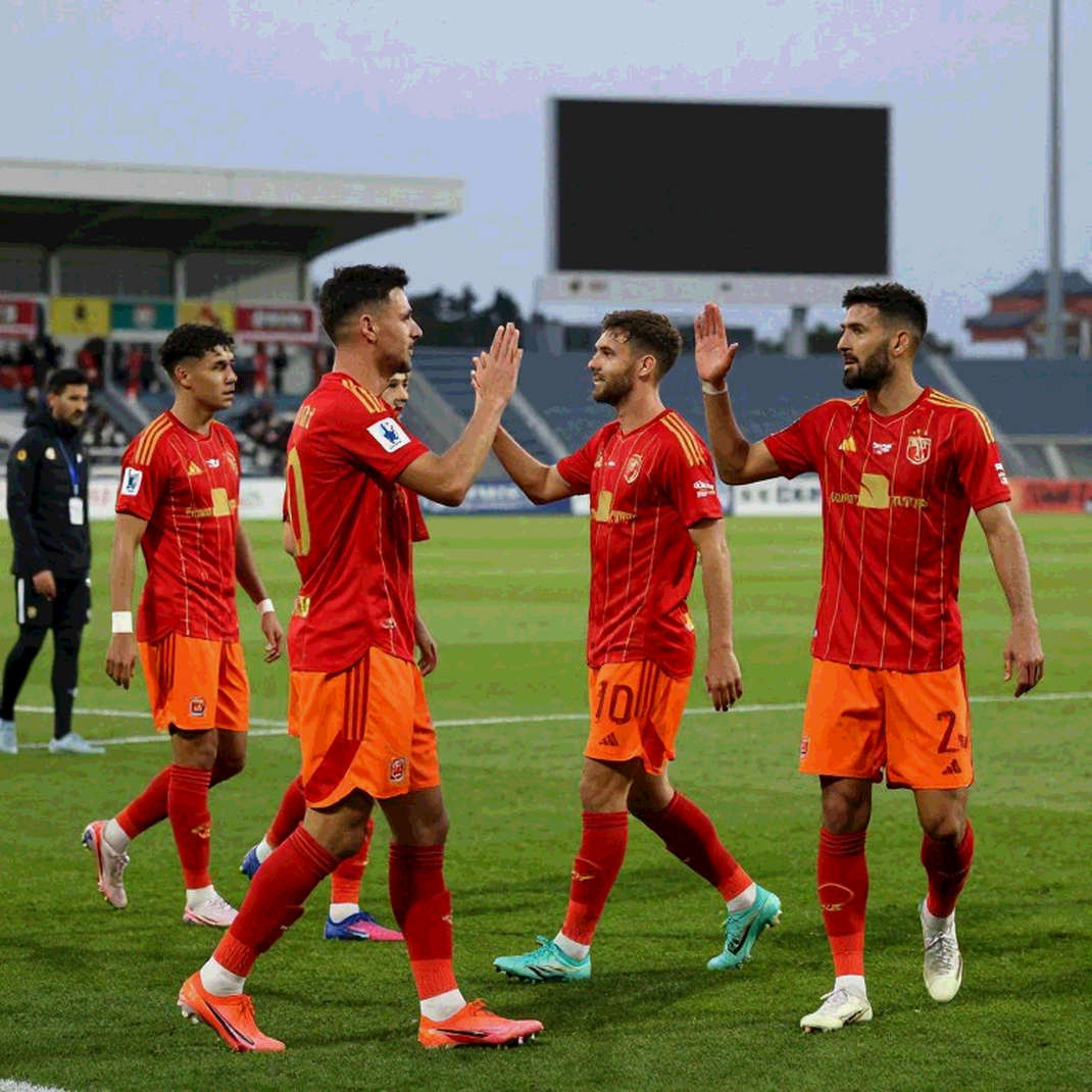 Nhịp điệu bị cắt đứt: V.League và mùa chuyển nhượng của bóng đá Việt
