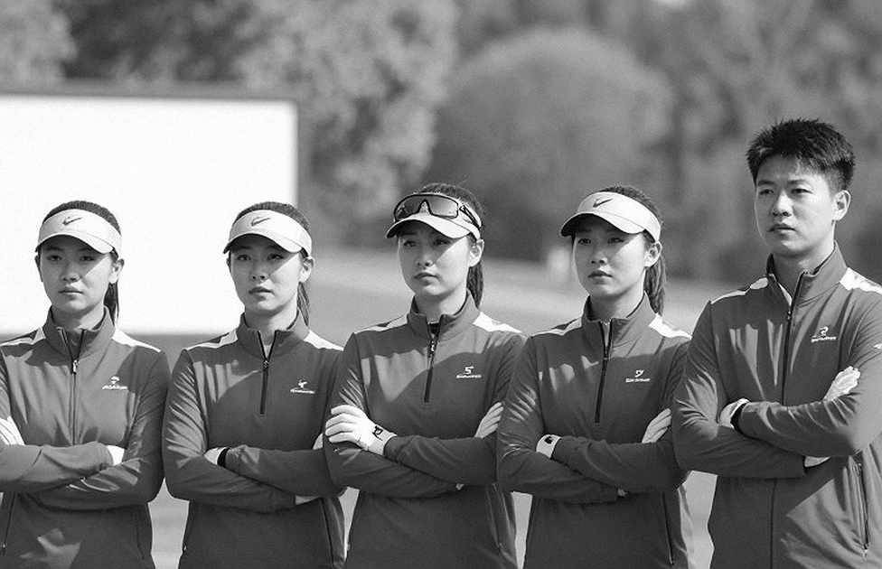 Xới lỗ green là gì? Có nên hủy vòng golf khi green vừa xới lỗ