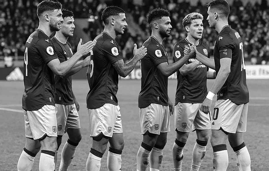 Barcelona và cú tát Rodri: 60 phút mất kiểm soát trung tuyến trước PSG