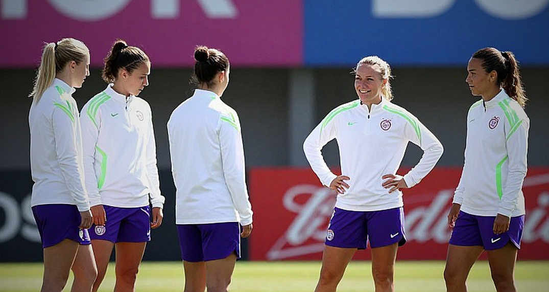 Barcelona và nghệ thuật lấp khoảng trống: Khi Hansi Flick biến kỳ nghỉ giữa mùa thành một tiền mùa giải thu nhỏ