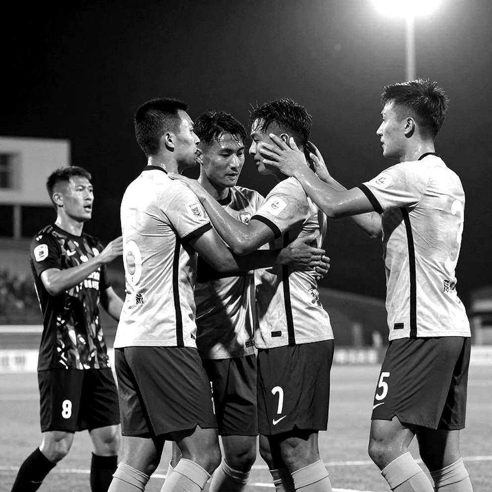 Vlahovic phản pháo: 'Tôi bị dìm xuống băng ghế chỉ vì hợp đồng sắp hết hạn'
