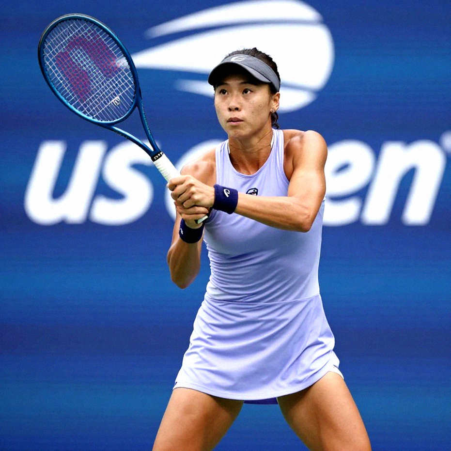 Alcaraz vào bán kết Tokyo: cú drop shot cứu set point và ẩn số cổ tay