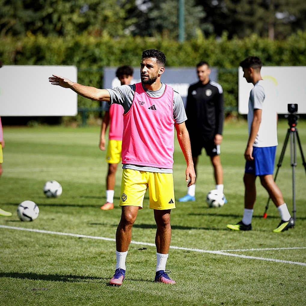 Man United: cuộc cãi vã ở phòng thay đồ và điều khoản gia hạn của Lisandro Martínez