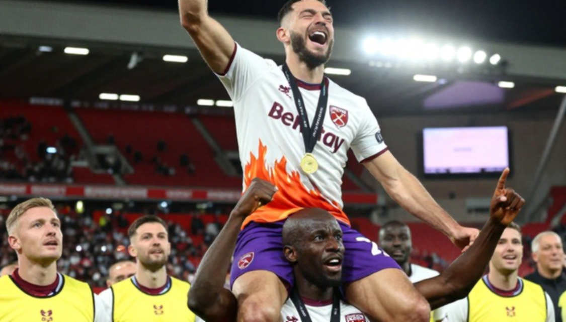Pep Guardiola, khán đài Etihad và câu chuyện niềm tin giữa tâm bão khủng hoảng của Manchester City