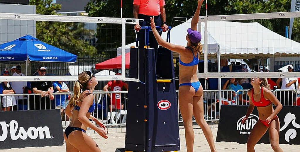 30 năm Most Outstanding Player của bóng chuyền nữ NCAA: Khi một libero từng đứng giữa các tay đập