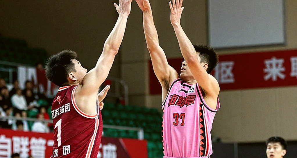 Olympiacos Trừng Phạt Dorsey: Khi Phát Ngôn Công Khai Vượt Quá Giới Hạn